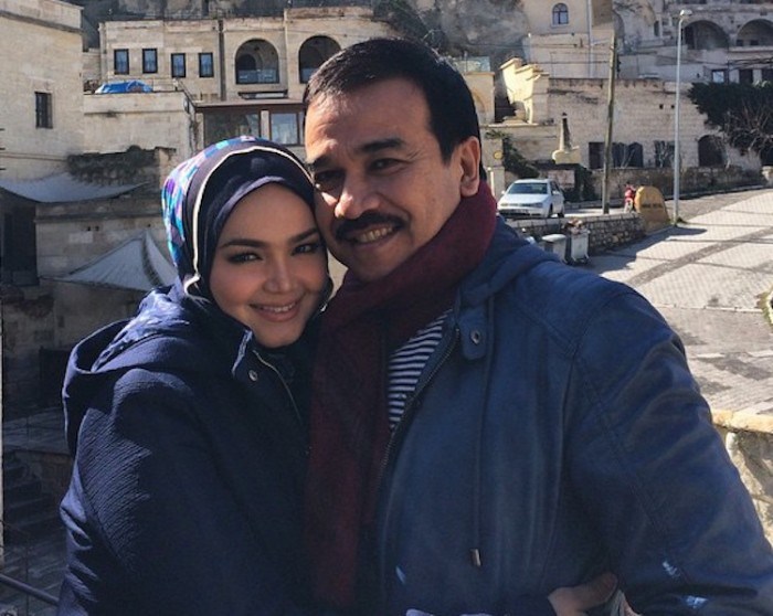 Siti-Nurhaliza-Bermadu-Cinta-Bersama-Suami-di-Istanbul-ROTIKAYA20150323_1751-700x558