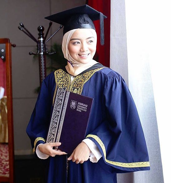 Mira Filzah Graduasi