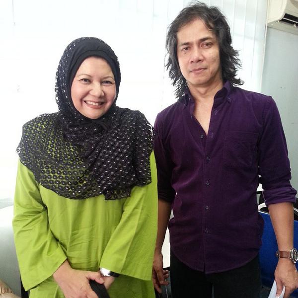 Demi Cinta Pada Suami, Raja Azmi Berhenti Rokok