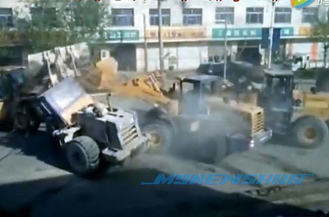 bulldozer_fight5