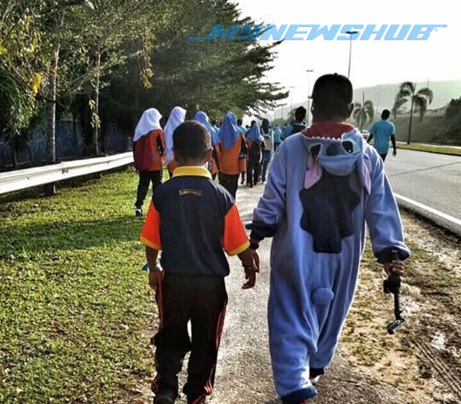 Guru Pakai Kostum Disney Beri Semangat Kepada Murid Autisme