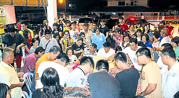 Keluarga mangsa penculikan di Fiipina.