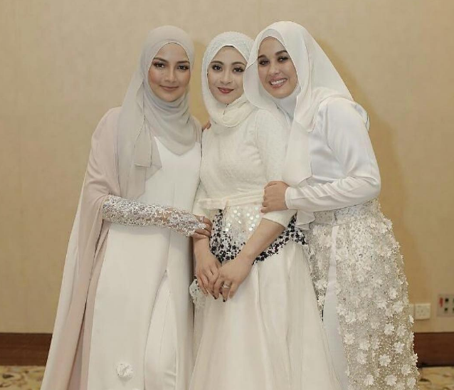 Adira bersama rakan artis ABPBH 2015