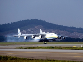 Pesawat Gergasi Antonov An-225 Tiba Di Malaysia