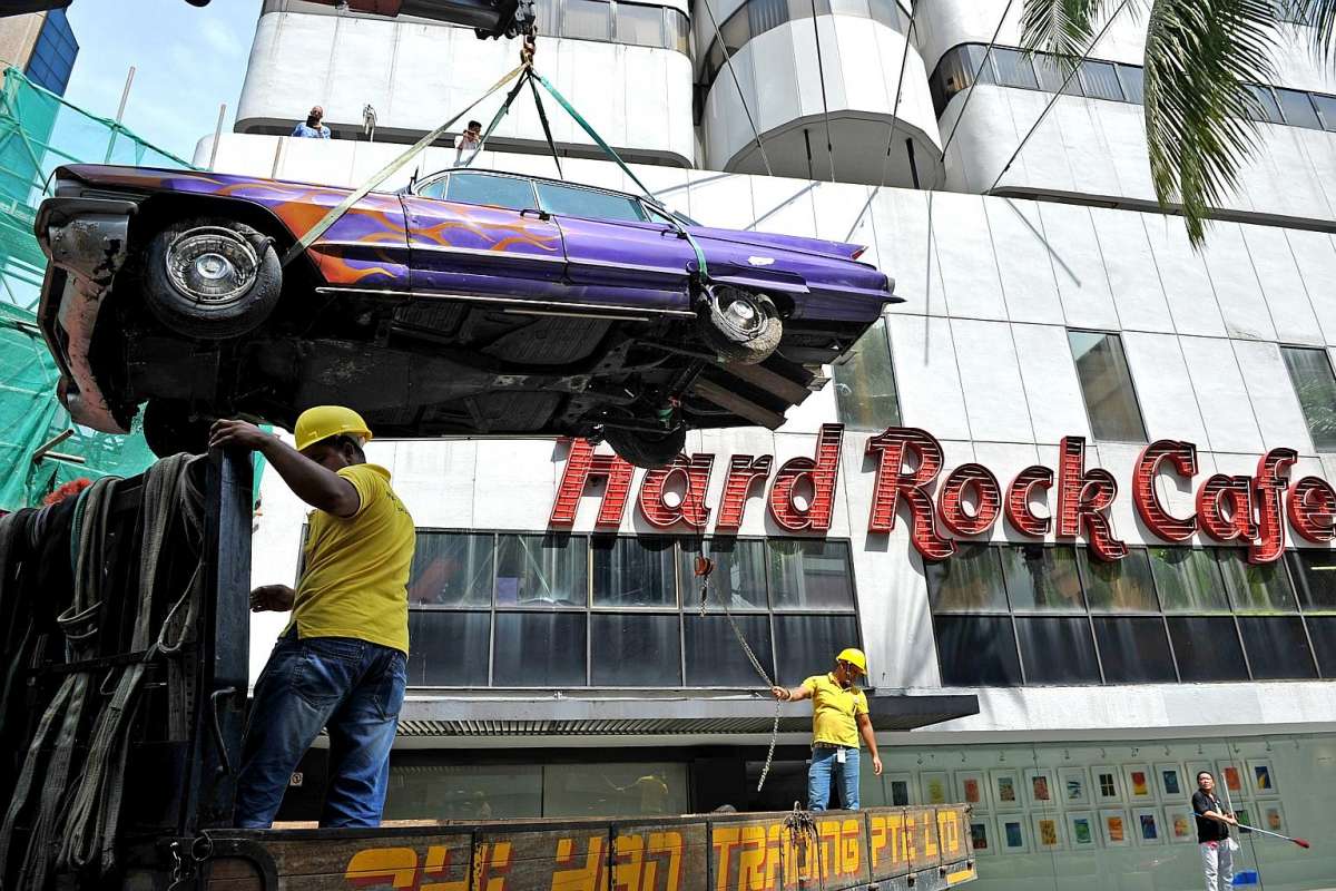 Kereta Cadillac, Ikon Hard Rock Cafe S'pura Diturunkan