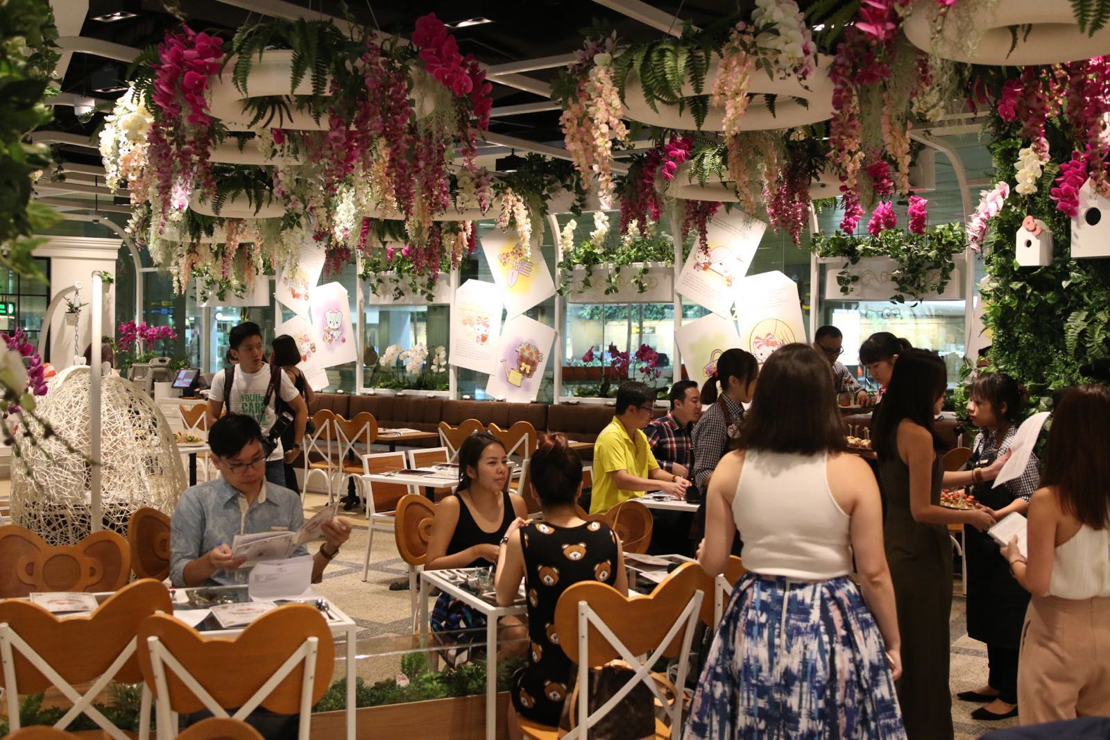 Singapura Buka Kafe Hello Kitty Pertama Di Dunia
