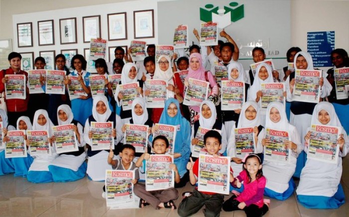 Tarikh: 5 November 2012 Slug: Lawat loji. (komuniti Kosmo). Seberang Jaya: PELAJAR Sekolah Menengah Kebangsaan Air Merah, Kulim Kedah ketika mengadakan lawatan sambil belajar di Loji Pencetakan Utusan Melayu (M) Bhd. Seberang Jaya di sini baru-baru ini.