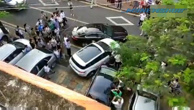 Range Rover Hentam Jaguar Halang Laluan