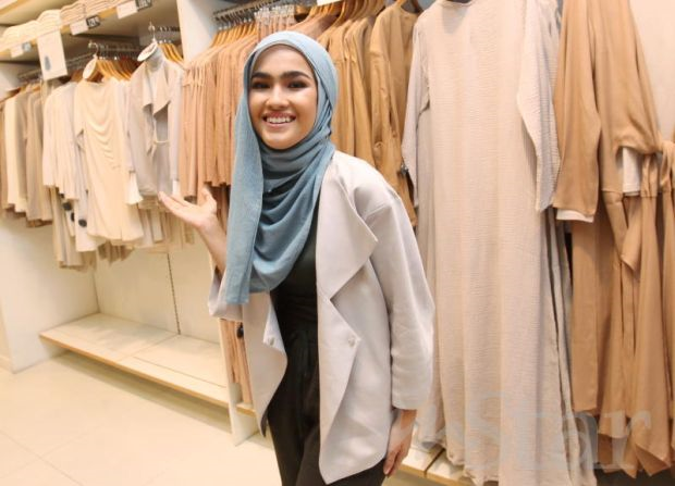Elfira Loy