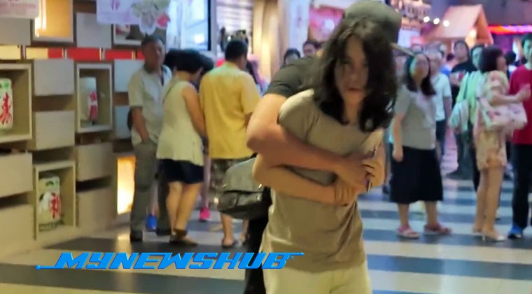 Amos Yee Diserang Lelaki Tak Dikenali Di Pusat Beli-Belah