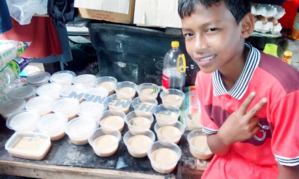 Kisah 3 Anak Yatim Niaga Bubur Lambuk Tepi Jalan