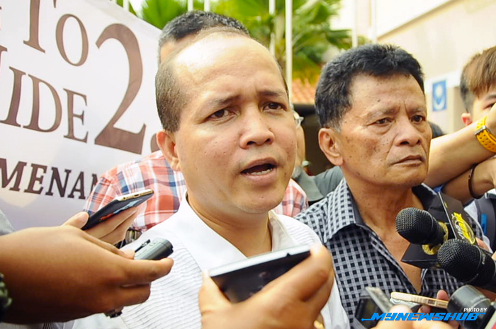 Muhyiddin Serah Borang Parti Kepada RoS