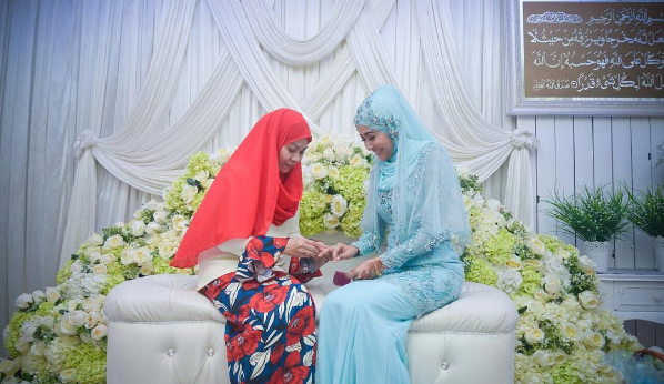Ana Dahlia Bertunang Dengan Anak Pengarah Drama