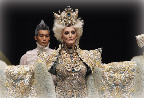 Usia Hampir Seabad, Carmen Masih Ligat Di Pentas Peragaan