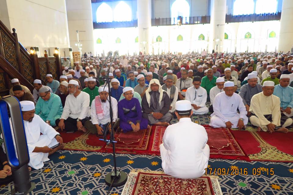 5,000 Jemaah Sertai Solat Jenazah Ghaib Dr. Haron - MYNEWSHUB