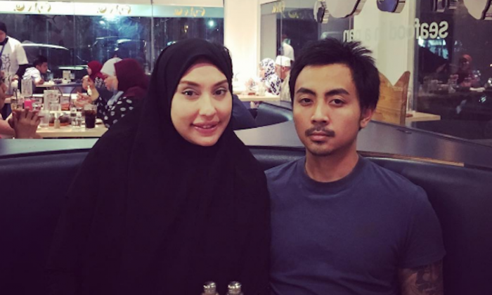 Status Ibu Tunggal Zarina Anjoulie Jadi Tanda Tanya