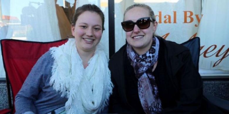 Rela 'Mengemis' Demi Gaun Pengantin Percuma