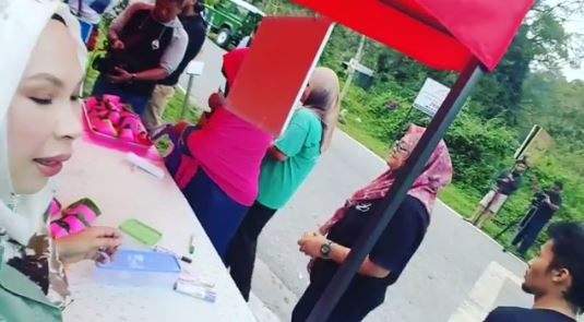 Tak Cukup Jual Kosmetik, DSV Jual Nasi Lemak Pink Pula