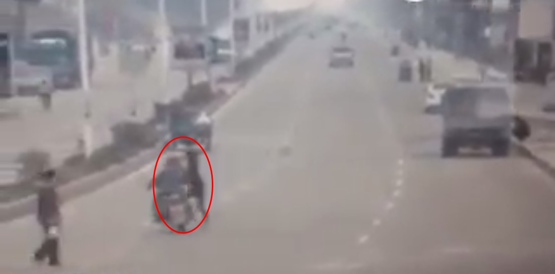Penunggang Skuter Elak Rempuh Pejalan Kaki Namun...