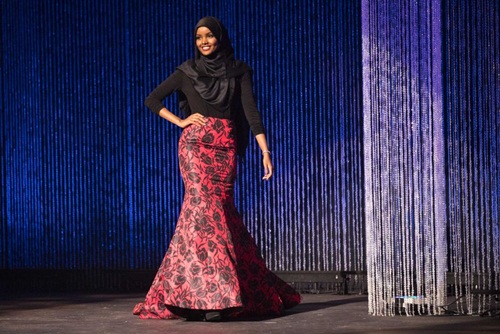 Remaja 19 Tahun Gadis Hijab Pertama Sertai Ratu Cantik