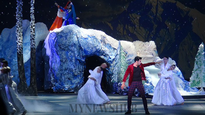 Ketengah Isu-Isu Semasa, Mak Cun D'Walei MenghiburkanKetengah Isu-Isu Semasa, Mak Cun D'Walei Menghiburkan