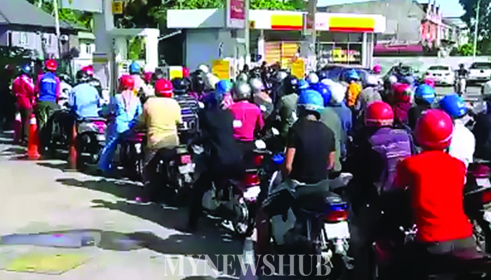 'Abam Peah' Sedekah Petrol Percuma Di Kota Bharu