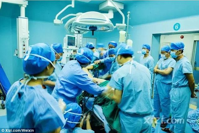 Ngeri.. Batang Besi 6 Kaki Tertusuk Bahu Ke Pinggang