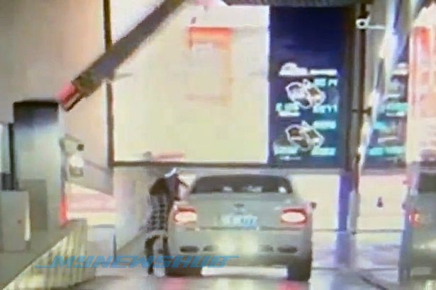 Lupa Tarik Handbrake, Bentley Rempuh Dinding