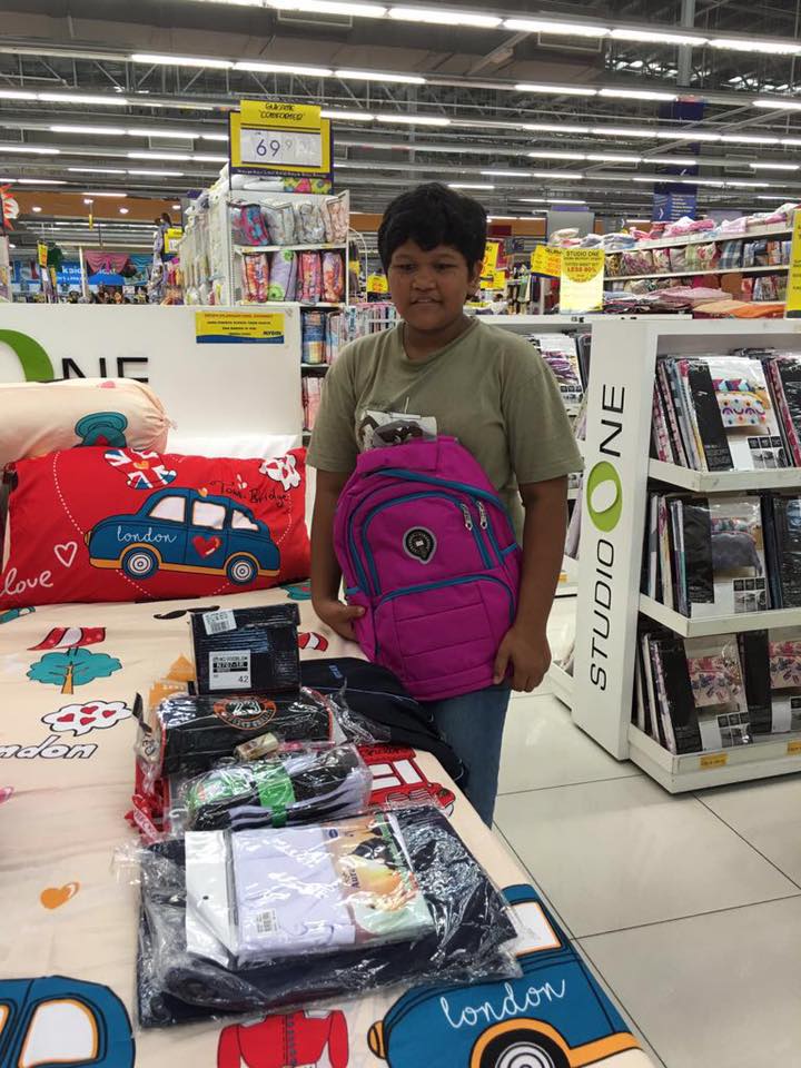 5 Beradik Yatim Piatu Gembira Terima Bantuan Persekolahan