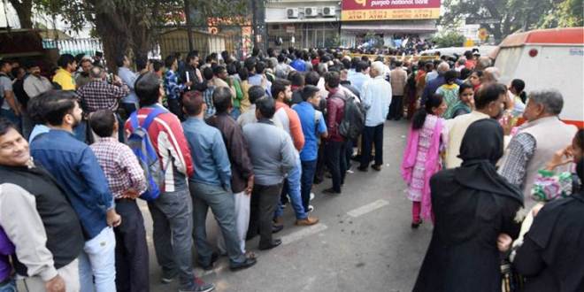 Orang Ramai Biarkan Lelaki Ini Mati Ketika Berbaris Di ATM