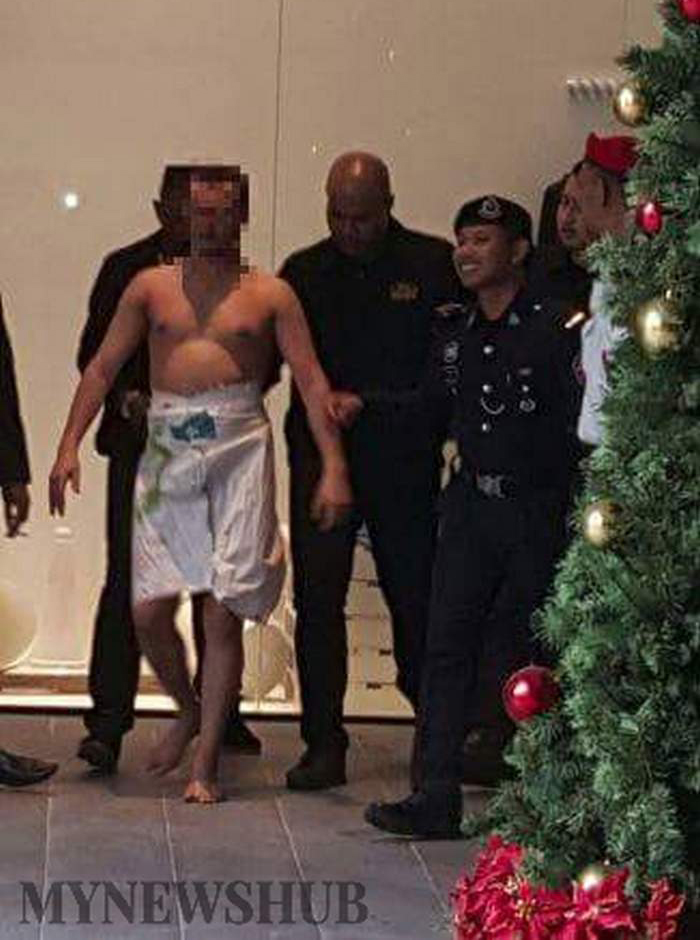 Lelaki Jalan Bogel Di Pusat Beli-Belah Kuala Lumpur