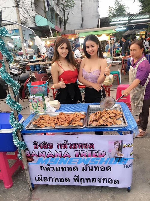 Awek 'Hot' Jual Pisang Goreng Sensasi Di Internet