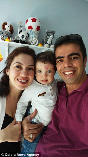 Tanda Lahir Bentuk 'Love' Bayi Ini Curi Tumpuan