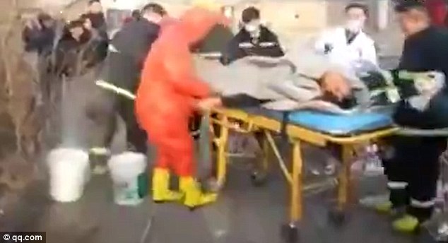 Lelaki Mabuk Jatuh Dalam Saliran Tandas Diselamatkan Bomba