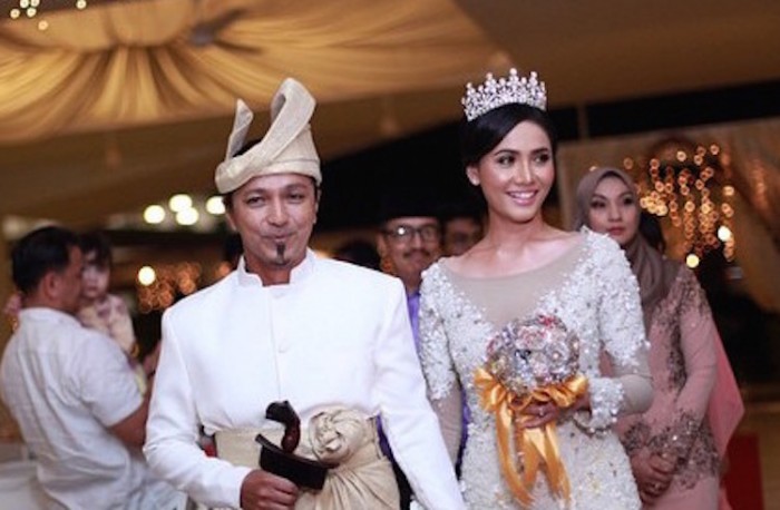 Di-Sekitar-Resepsi-Perkahwinan-Siti-Elizad-dan-Shamsul-Baharin-ROTIKAYA20150412_2625-700x458