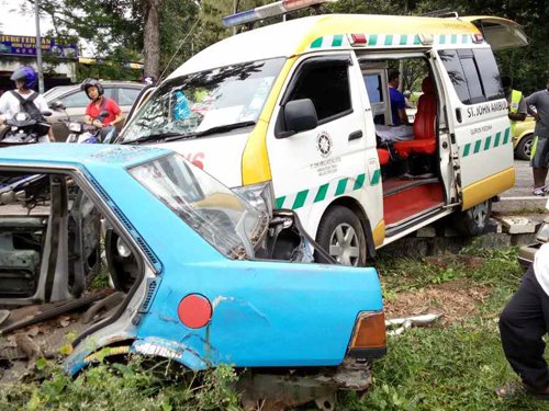 Gara-Gara Proton Wira, Ambulans Kemalangan