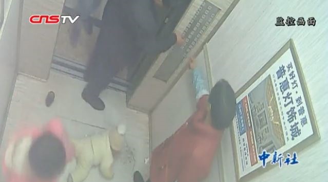 Ibu Tinggal Anak Dalam Lif Selepas Bertengkar