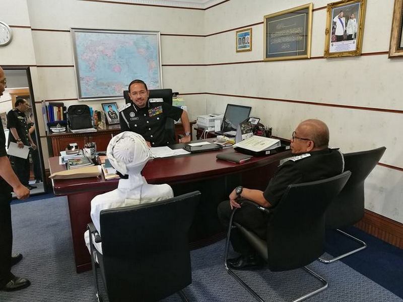 Terpancar Sinar Kegembiraan Di Raut Wajah