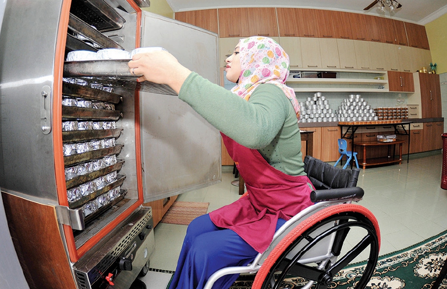 Rezeki Gadis OKU Jual Kuih Bakul Mula Bertambah