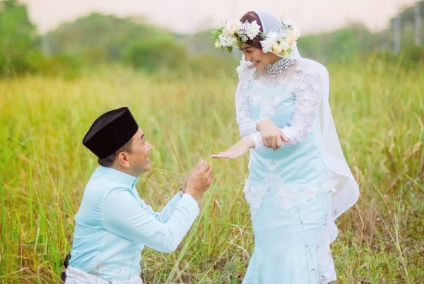 Shima Padam Foto Bertunang Tak Tahan Cakap Orang Luar