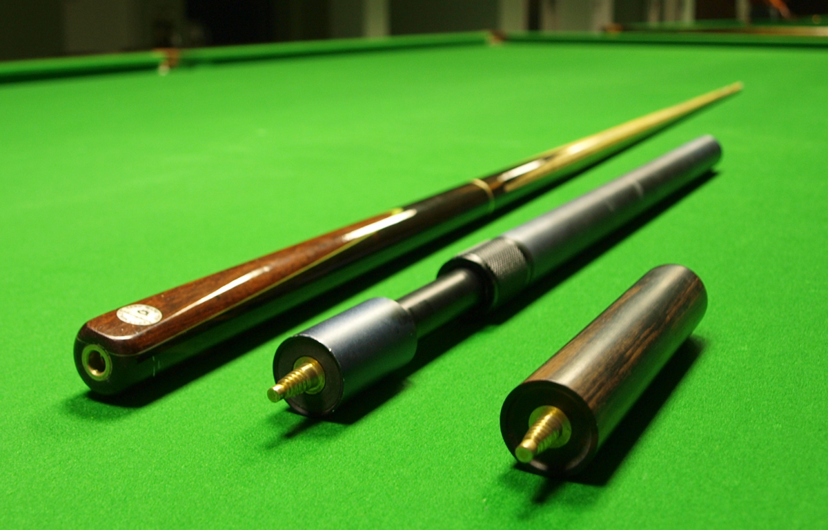 Serpihan Kayu Pool 15cm Tertusuk Di Kepala