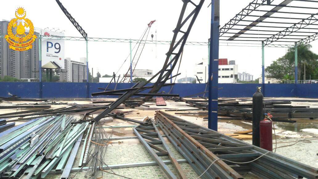 Buruh Maut Dihempap Runtuhan Struktur Besi