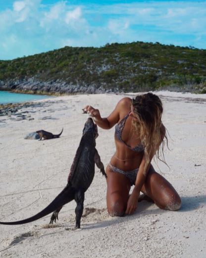 Foto Bersahaja Dengan Haiwan Liar, Gadis Ini Jadi Sensasi