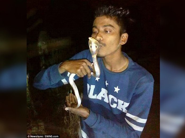 Remaja 'Manusia Ular' Bersalin Kulit Setiap 6 Minggu