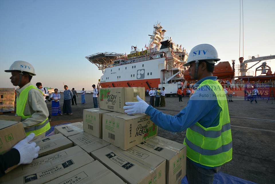 Flotila Tiba Di Yangon, Serah 500 Tan Bantuan Rohingya