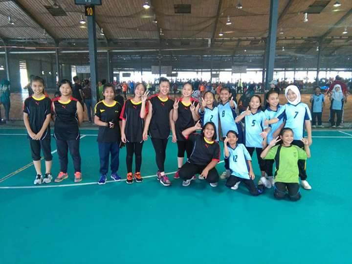 Kasut 'Nike' Cikgu Beri Semangat Kepada Kami