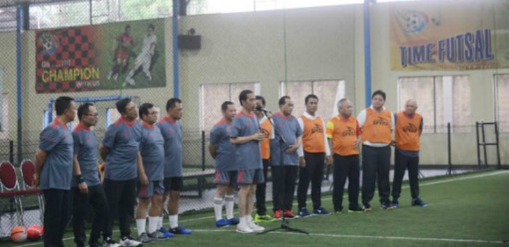 Baru 7 Minit Main Futsal, Jokowi Mengadu Letih