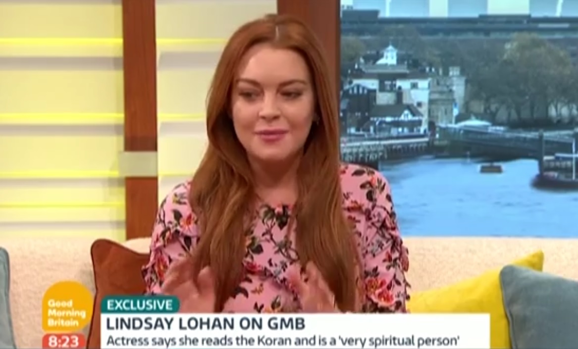 Lindsay Terkejut Diarah Buka Tudung Di London