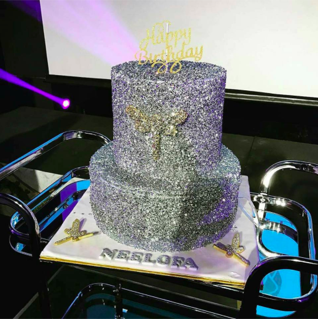 Neelofa Sambut Birthday Dengan Kek RM22 Ribu!