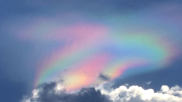 Warga Singapura Heboh Penampakan Pelangi 'Paddle Pop'